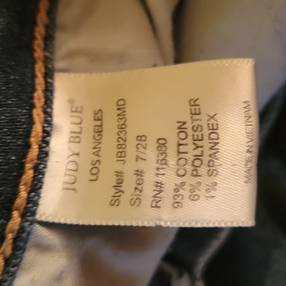 Judy Blue bleach splatter very distressed  jeans - Picture 7 of 10